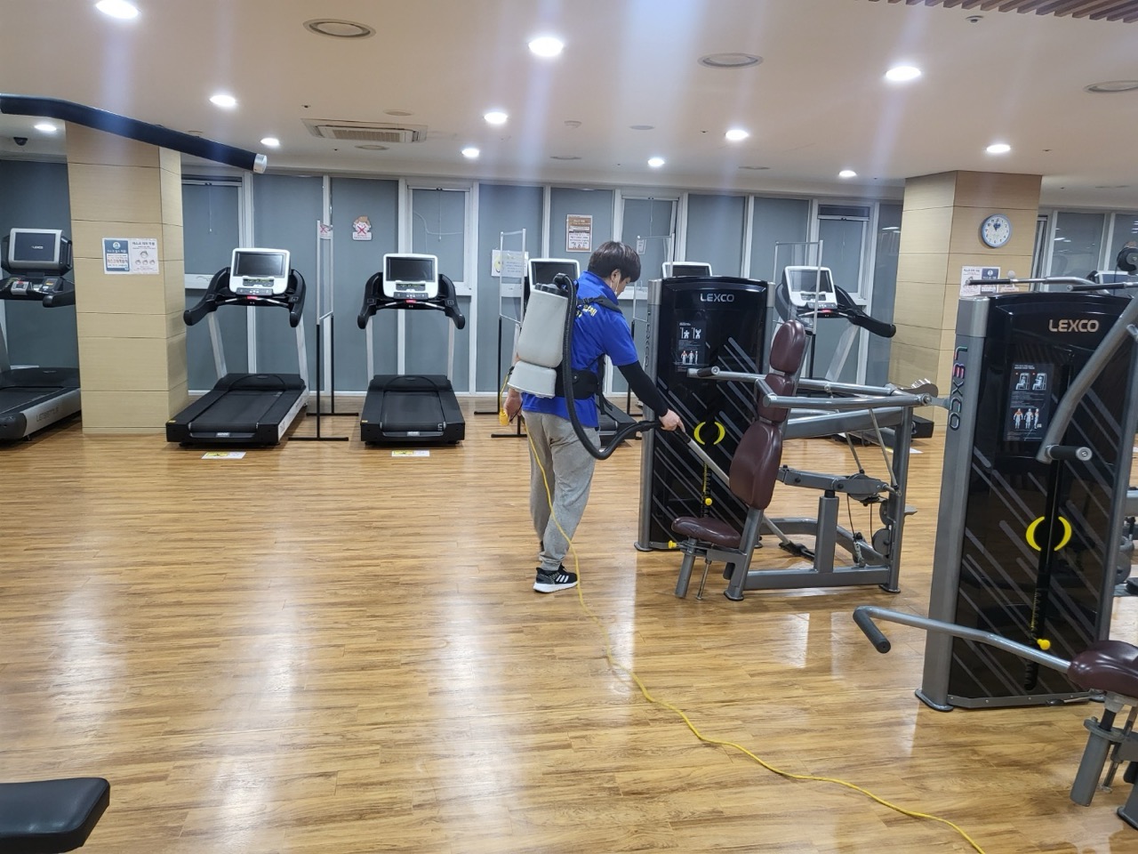 헬스장청소 작업 4